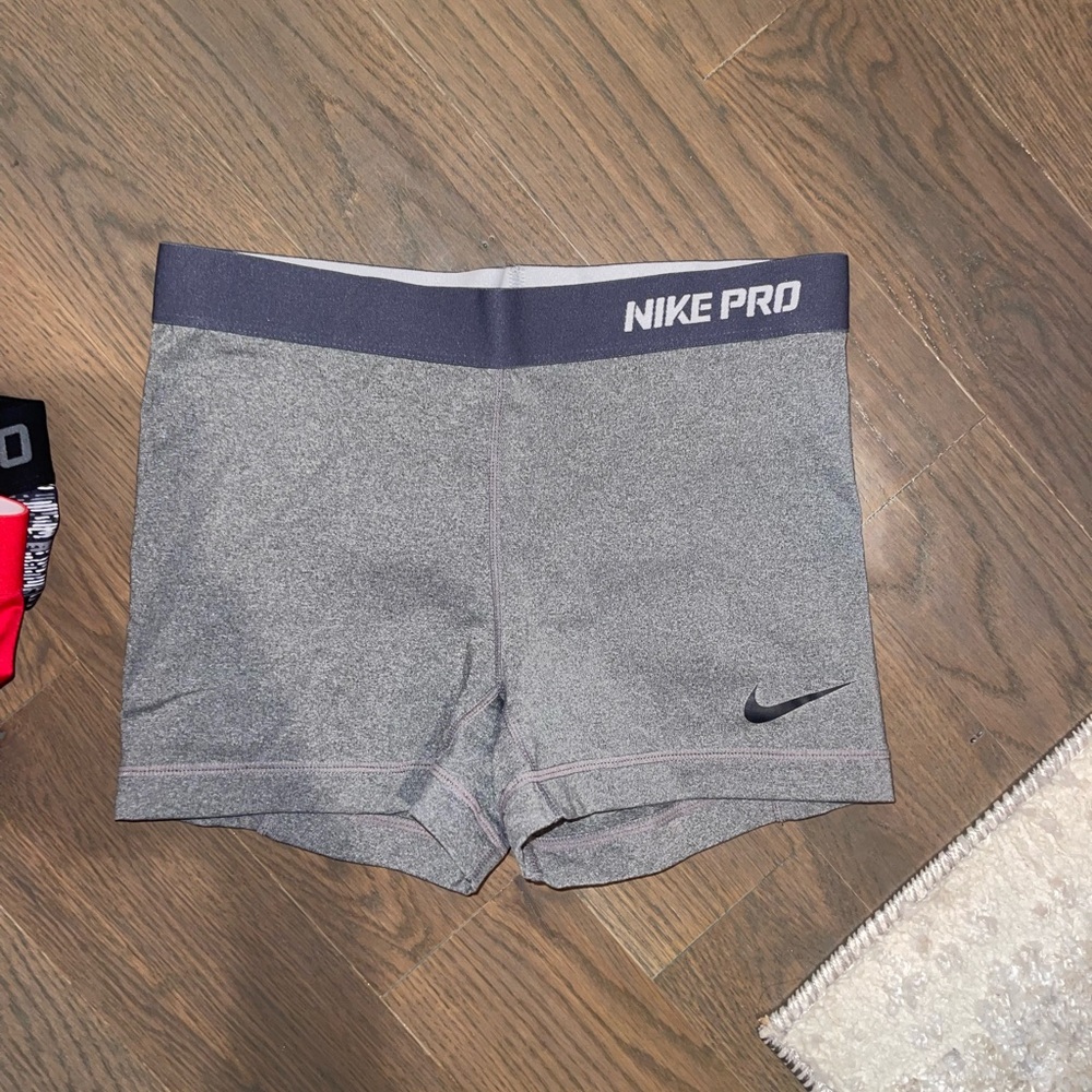 Women’s grey Nike pro shorts worn once
